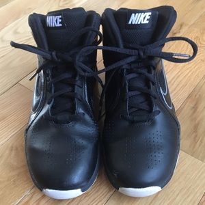 ✅ 5/20 Nike Basketball Shoes